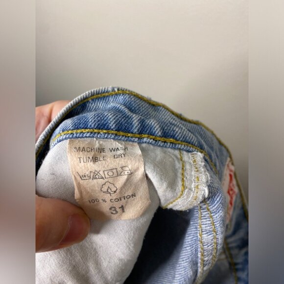 Vintage 90’s Levi’s Cut Off Frayed Denim Shorts - Picture 5 of 5